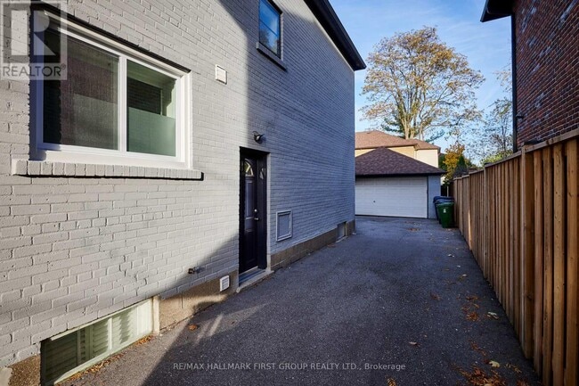 Building Photo - 207 Bayview Heights Dr