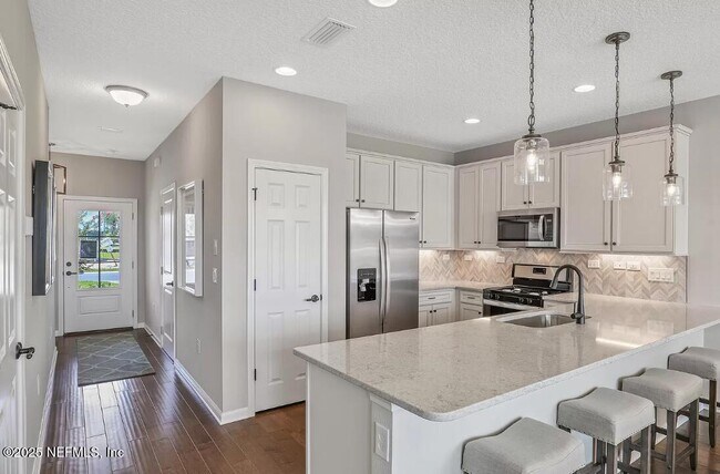 Building Photo - 131 Pinebury Ln