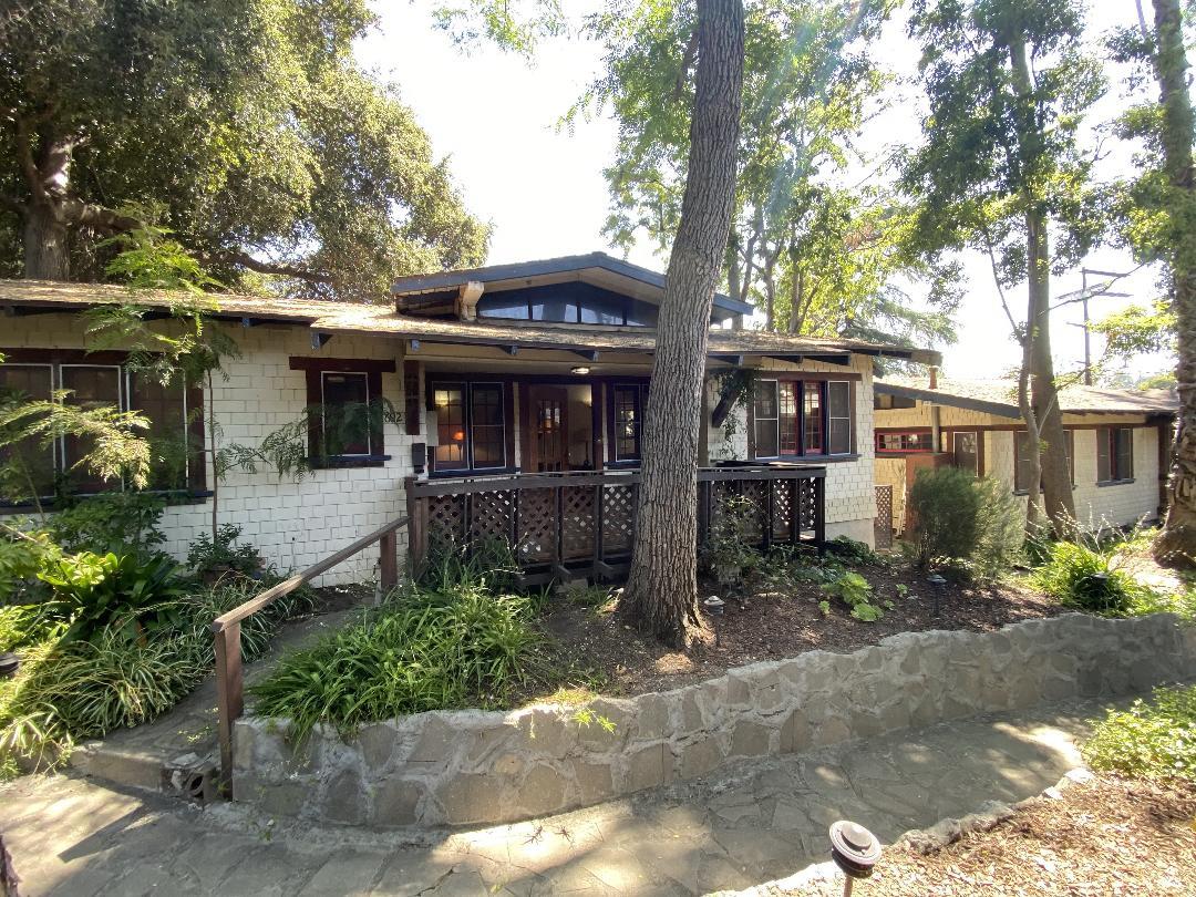 Cottage - 692 S Grand Ave