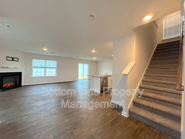 Building Photo - 1603 Blue Velvet Ln