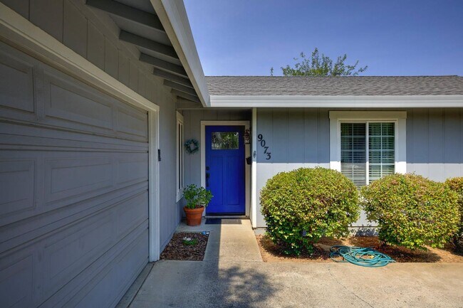 Foto del edificio - THREE BEDROOM TWO BATH HOME NEAR MANLOVE PARK SEE VIDEO