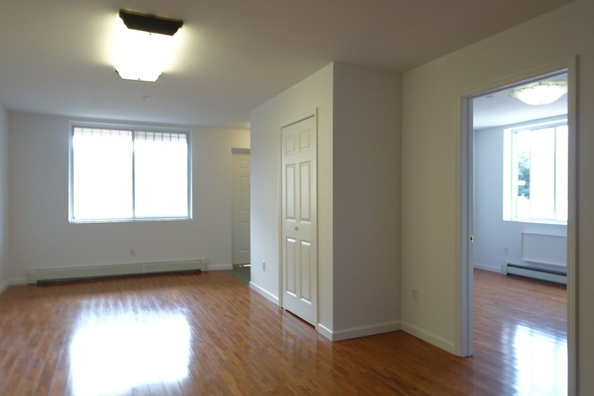 Primary Photo - 385 Vernon Ave