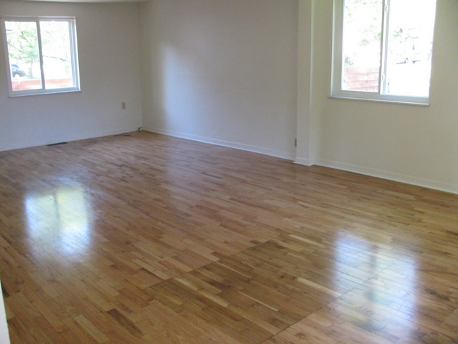 Building Photo - 715 Barlow St