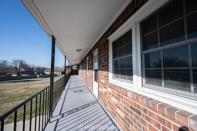Building Photo - 140 Maple Park Dr