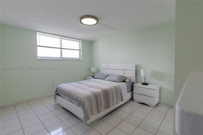 Foto del edificio - 1750 James 7L