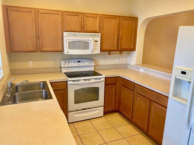 Building Photo - 2-Bedroom, 2.5-Bath in Beautiful Gated Com...