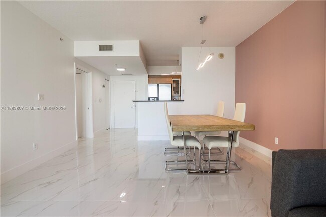 Foto del edificio - 325 S Biscayne Blvd