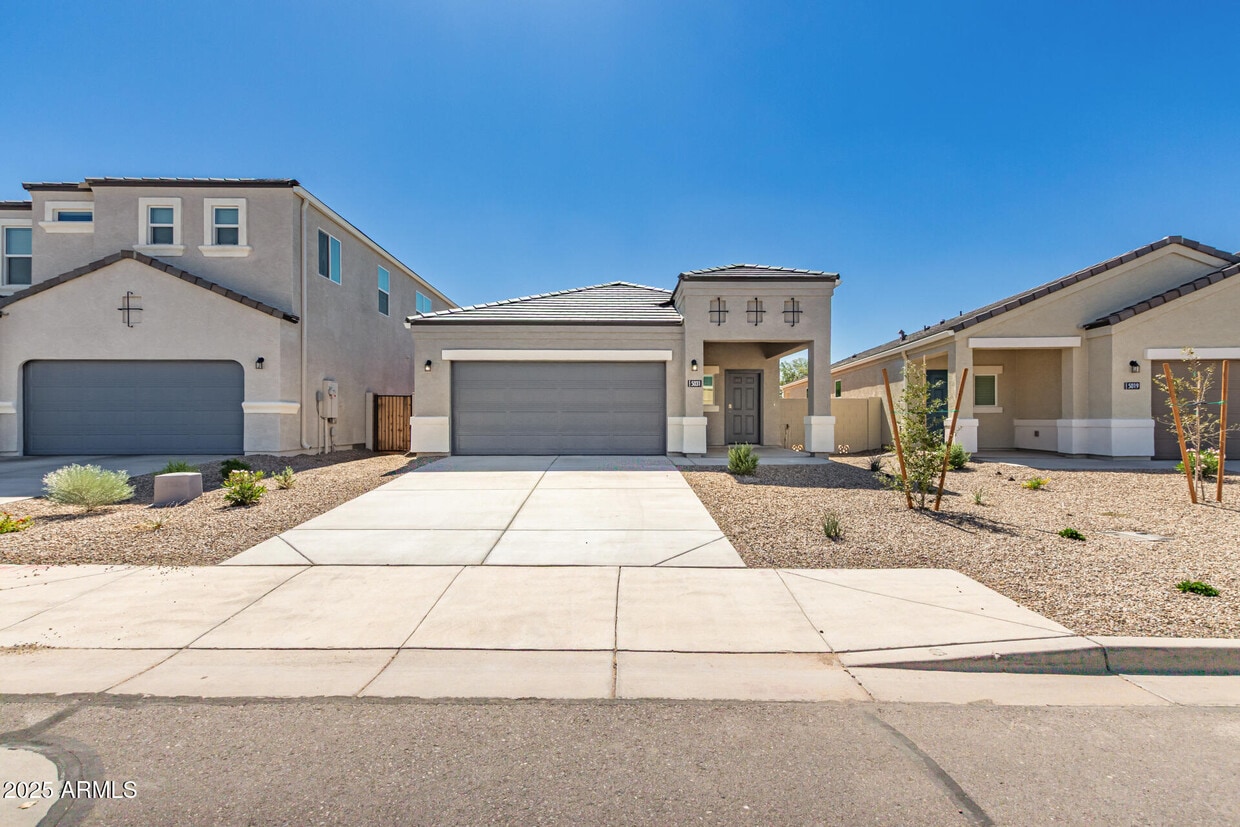 Foto principal - 5031 E Umber Rd