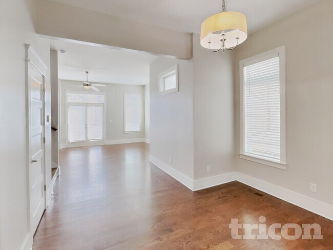 Building Photo - 1212 Hillwood Private Cove