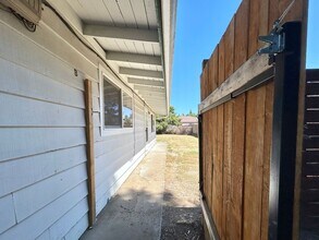 Building Photo - 4430 SW 165th Ave