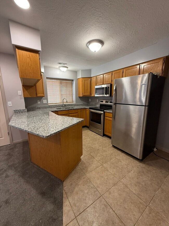 Building Photo - 370 W 4900 S