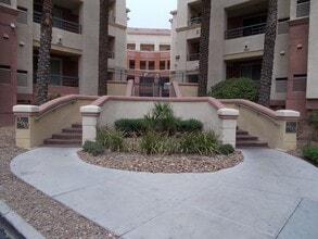 Building Photo - 260 E Flamingo Rd