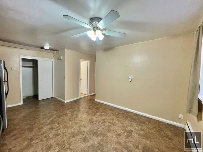 Building Photo - Large 1 bedroom with private patio