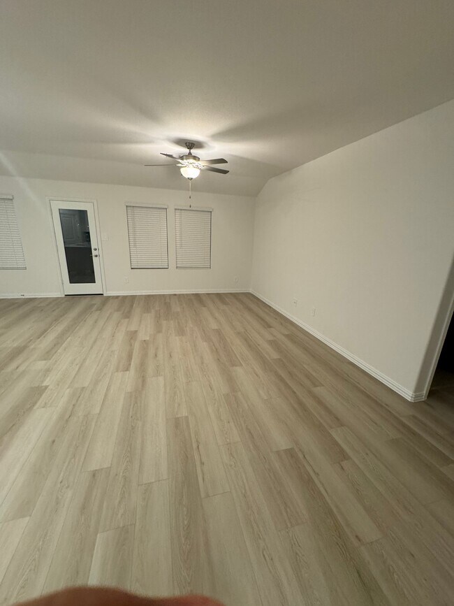 Foto del edificio - 608 Marigold Hl Wy