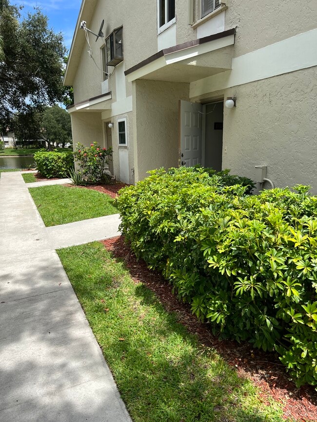 Building Photo - 111 Gardens Dr