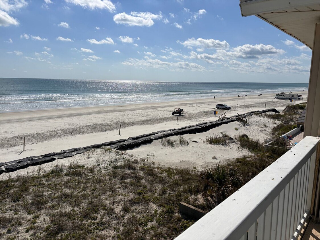 Primary Photo - Oceanfront Furnished Vacation home 4 bedro...
