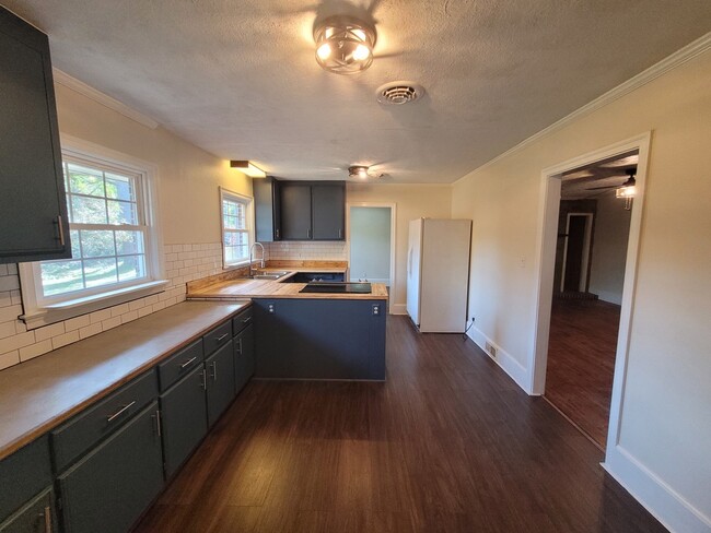 Foto del edificio - 305 Vance Rd