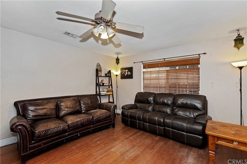 Primary Photo - 836 N Amelia Ave