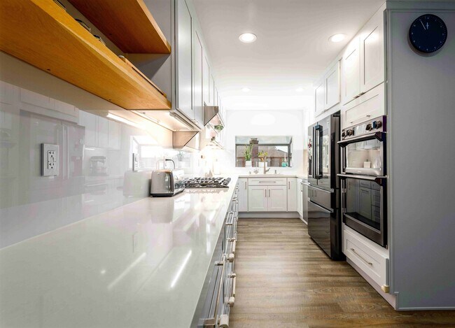 Foto del edificio - 5848 Canterbury Dr