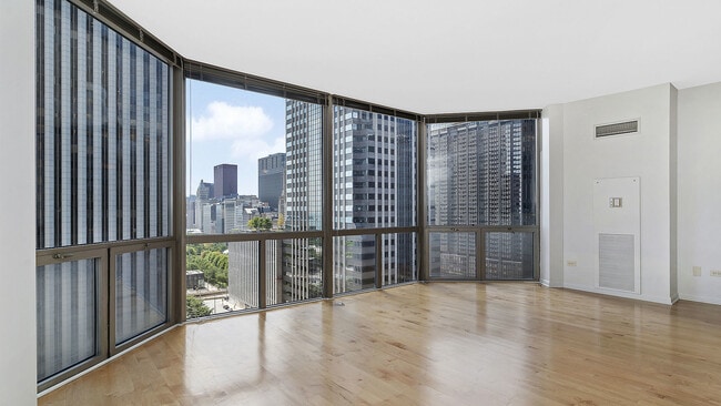 Building Photo - 222 N Columbus Dr
