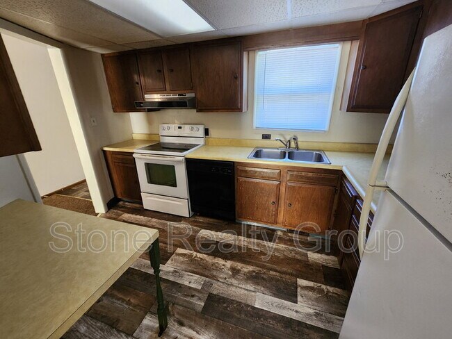 Foto del edificio - 2333 Wallace Ave