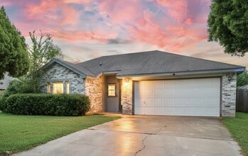 Building Photo - 1902 Amethyst Dr