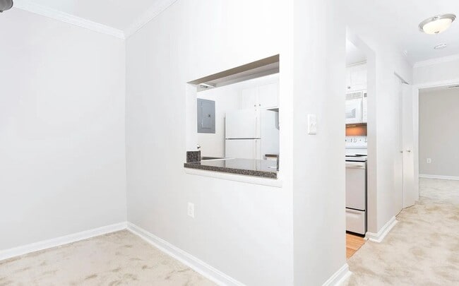 Photo - Clean & Fresh 2 + 2 close to METRO! House