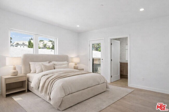 Foto del edificio - 2115 Beachwood Terrace