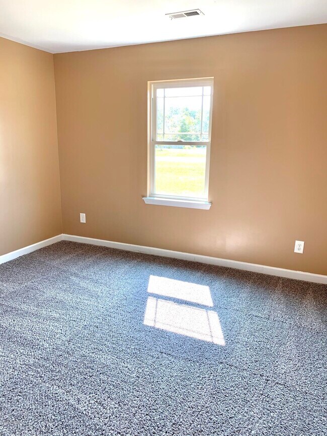 Foto del edificio - 421 McCall Dr