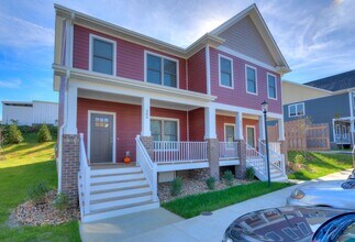 Building Photo - 204 Uptown Trl
