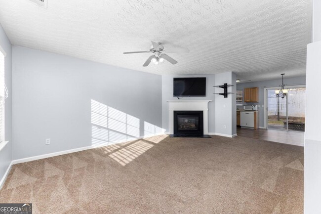 Building Photo - 400 Spring Head Dr SE