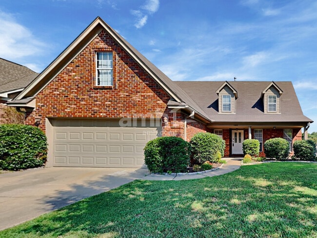 Building Photo - 1400 Pendulum Dr N