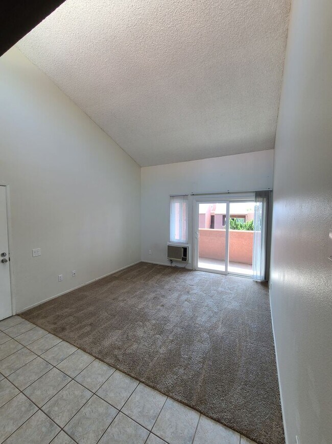 Foto del edificio - Beautiful 2BD/1BA – Natural Light - Mission Trails/San Carlos Area - Comfortable and Quiet