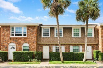 Building Photo - 415 N Cypress Dr