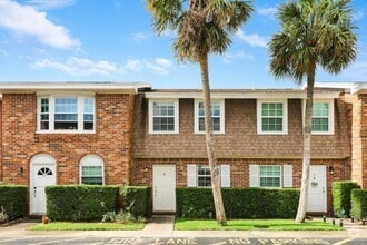 Building Photo - 415 N Cypress Dr