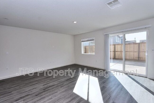 Foto del edificio - 2104 Shady Tree Cir