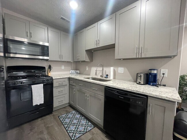 Foto del edificio - 1335 W 69th St