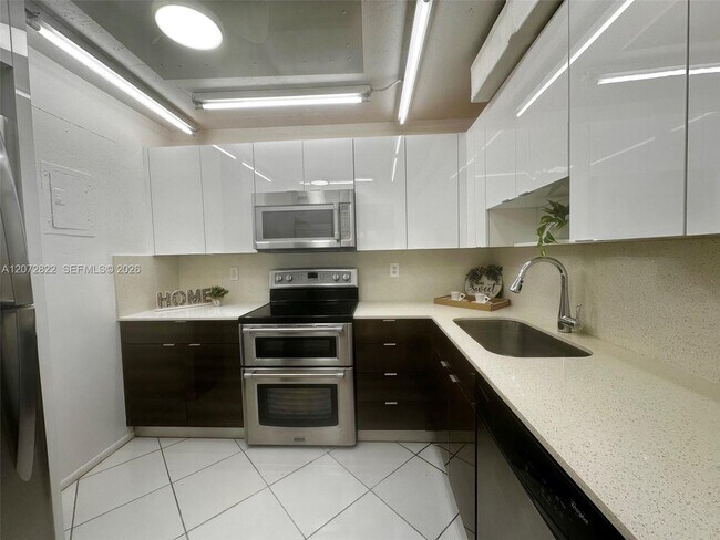 Foto del edificio - 6700 Cypress Rd