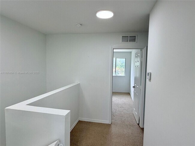 Foto del edificio - 20421 NW 15th Ave
