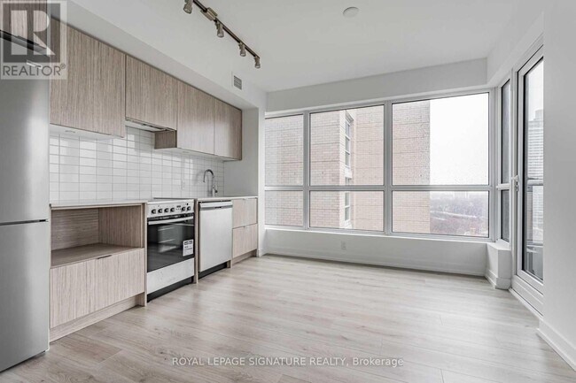 Photo du bâtiment - 395-1395 Bloor St E