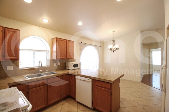 Building Photo - 1140 S Cholla St