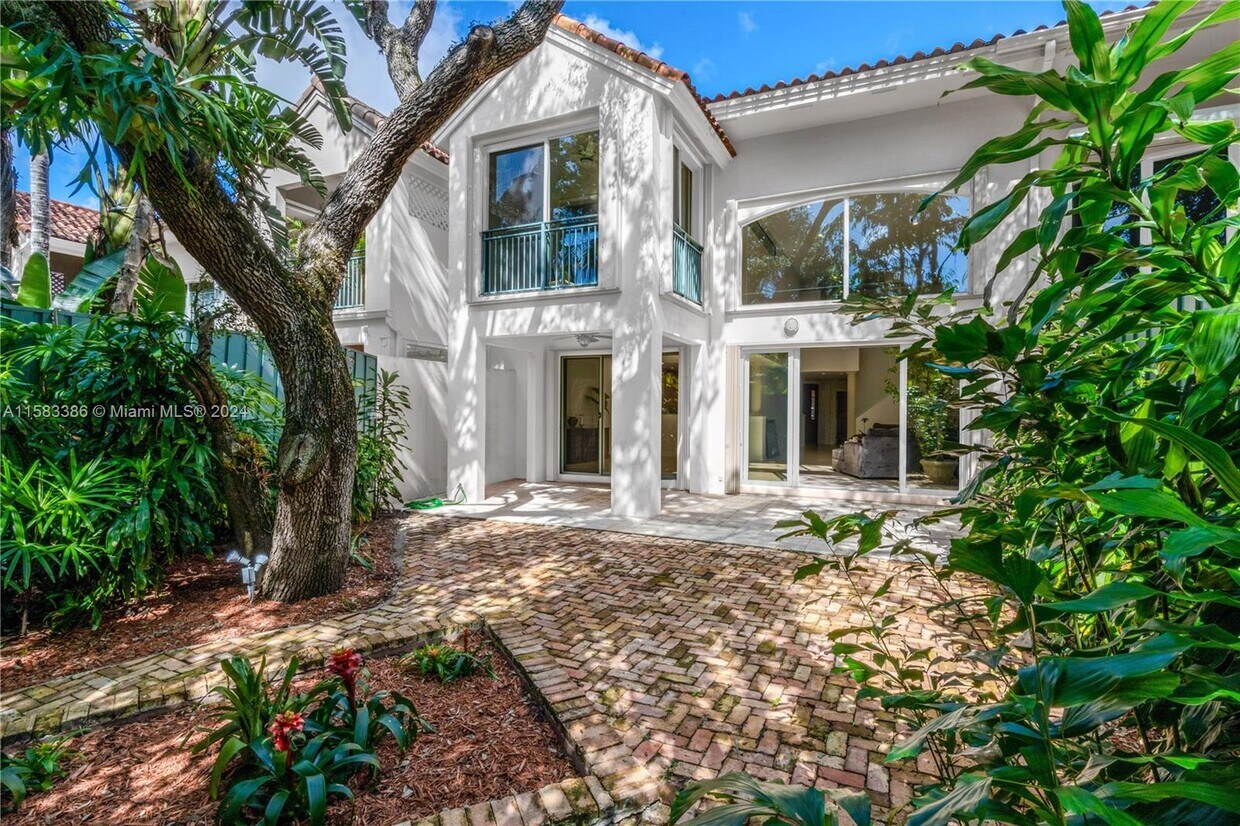 6750 SW 89th Terrace, Miami, FL 33156 Townhome Rentals in Miami FL