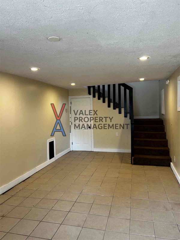 Building Photo - 156 Fallbrook St