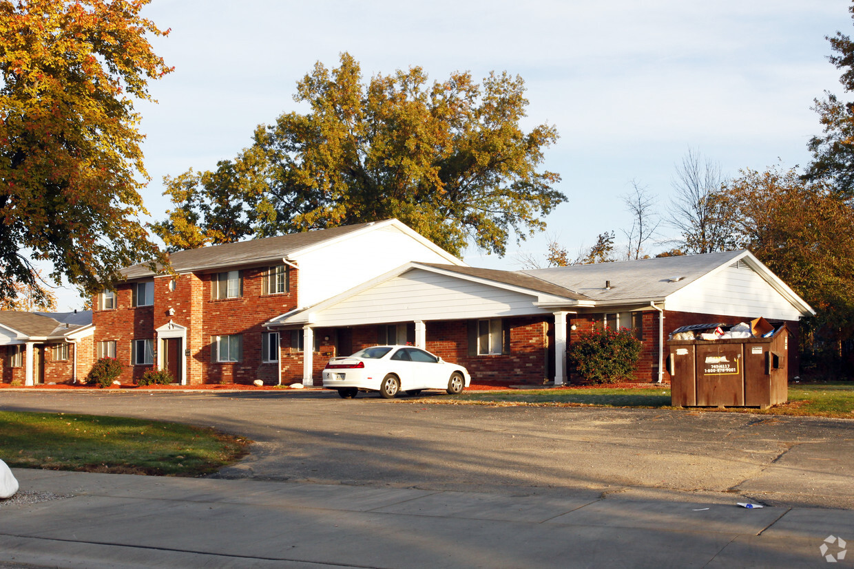 Primary Photo - Autumn Woods Apartments