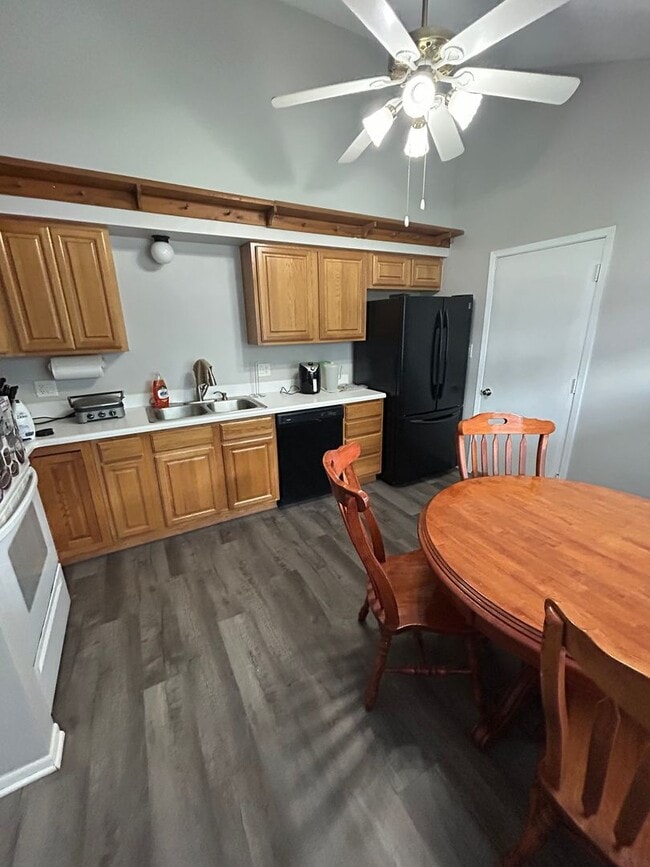 Building Photo - $1,700 - 3 Bedroom 1 3/4 Bathroom In Norwalk