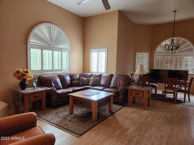 Foto del edificio - 38065 N Cave Creek Rd