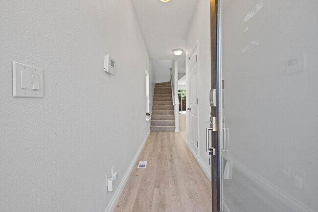 Foto del edificio - Lovely 3-bdrm/2-bath thin house in Portsmouth. Fenced backyard w/ deck, 1-car garage