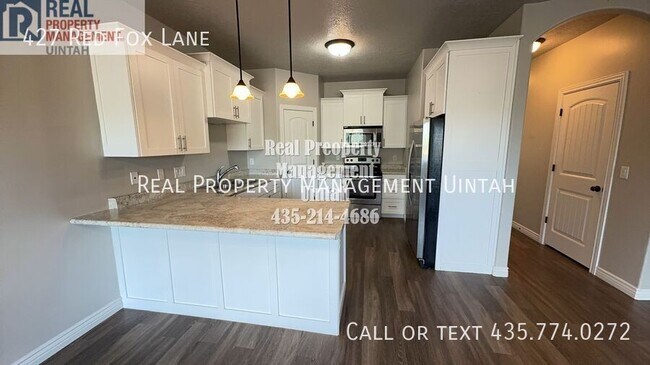 Building Photo - 427 E Red Fox Ln