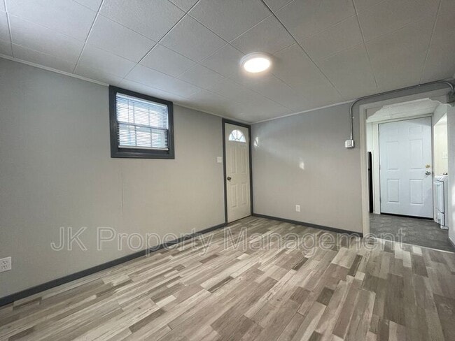 Building Photo - 1727 8th Ave N