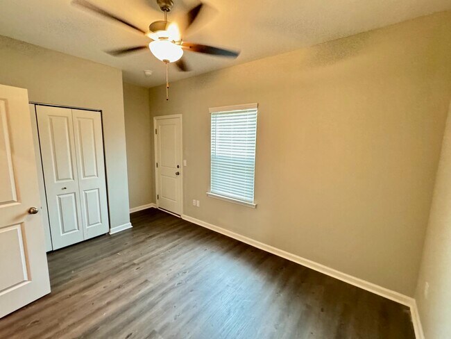 Building Photo - 2280 Del Carmel Way